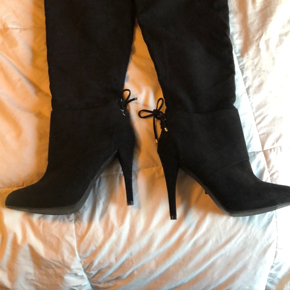 Black knee high boots - Picture 2 of 4